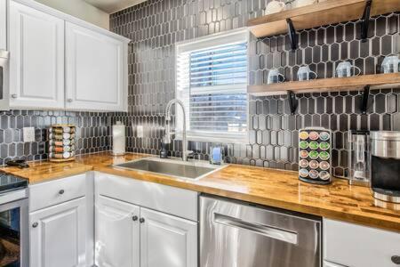 The Watermelon Hot Tub Bbq-grill King-bed Rokutv 800mbps-wifi Backyard Parking Casa de férias Colorado Springs