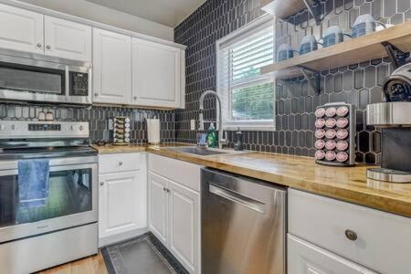 Casa de férias The Watermelon Hot Tub Bbq-grill King-bed Rokutv 800mbps-wifi Backyard Parking Colorado Springs